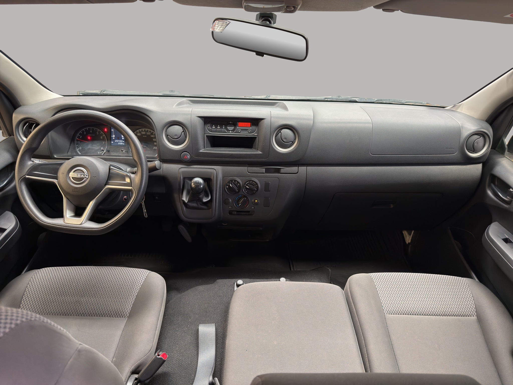 2024 Nissan Comerciales Urvan Panel 4 pts. Amplia, TM5, a/ac.