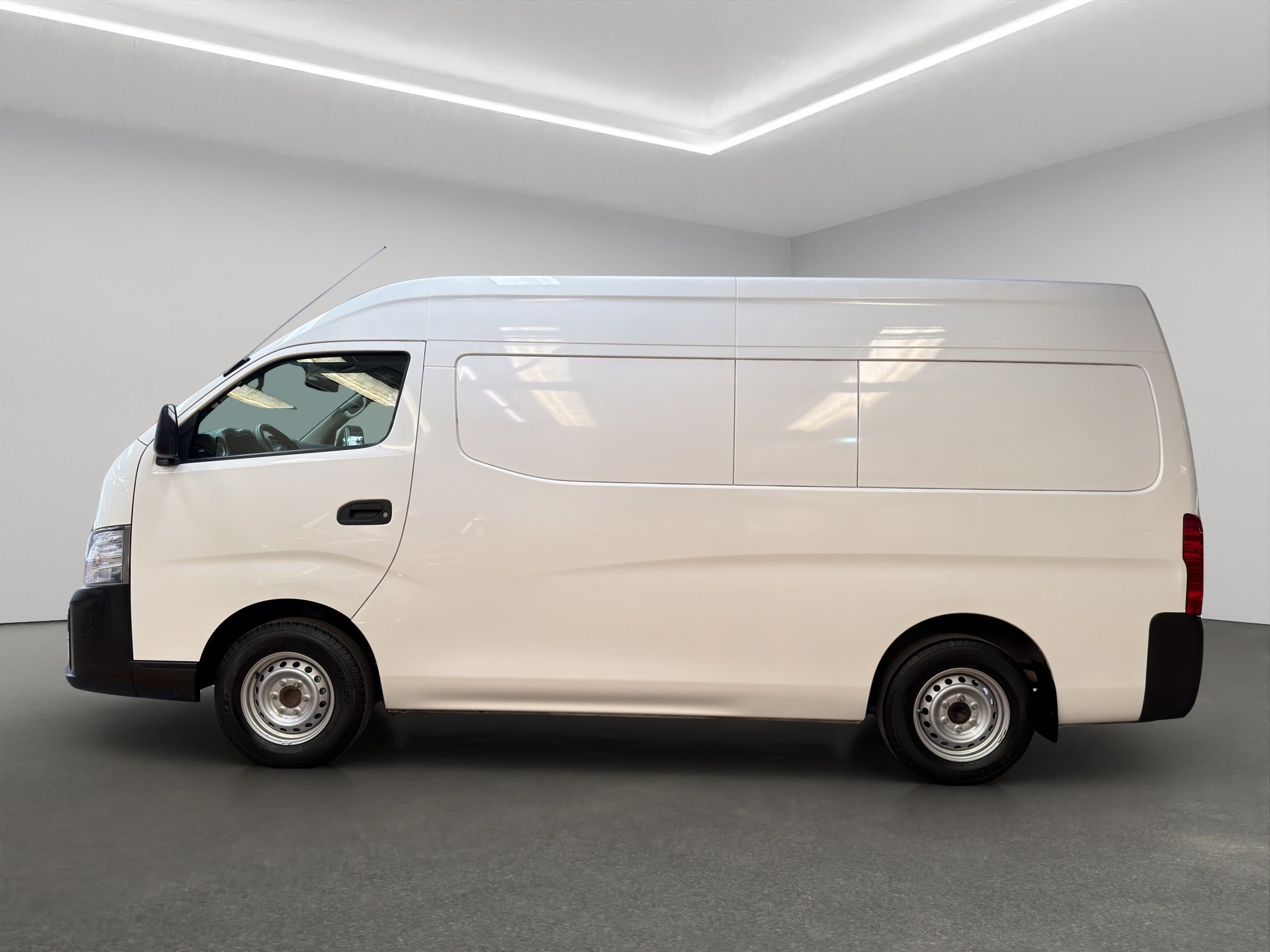 2024 Nissan Comerciales Urvan Panel 4 pts. Amplia, TM5, a/ac.