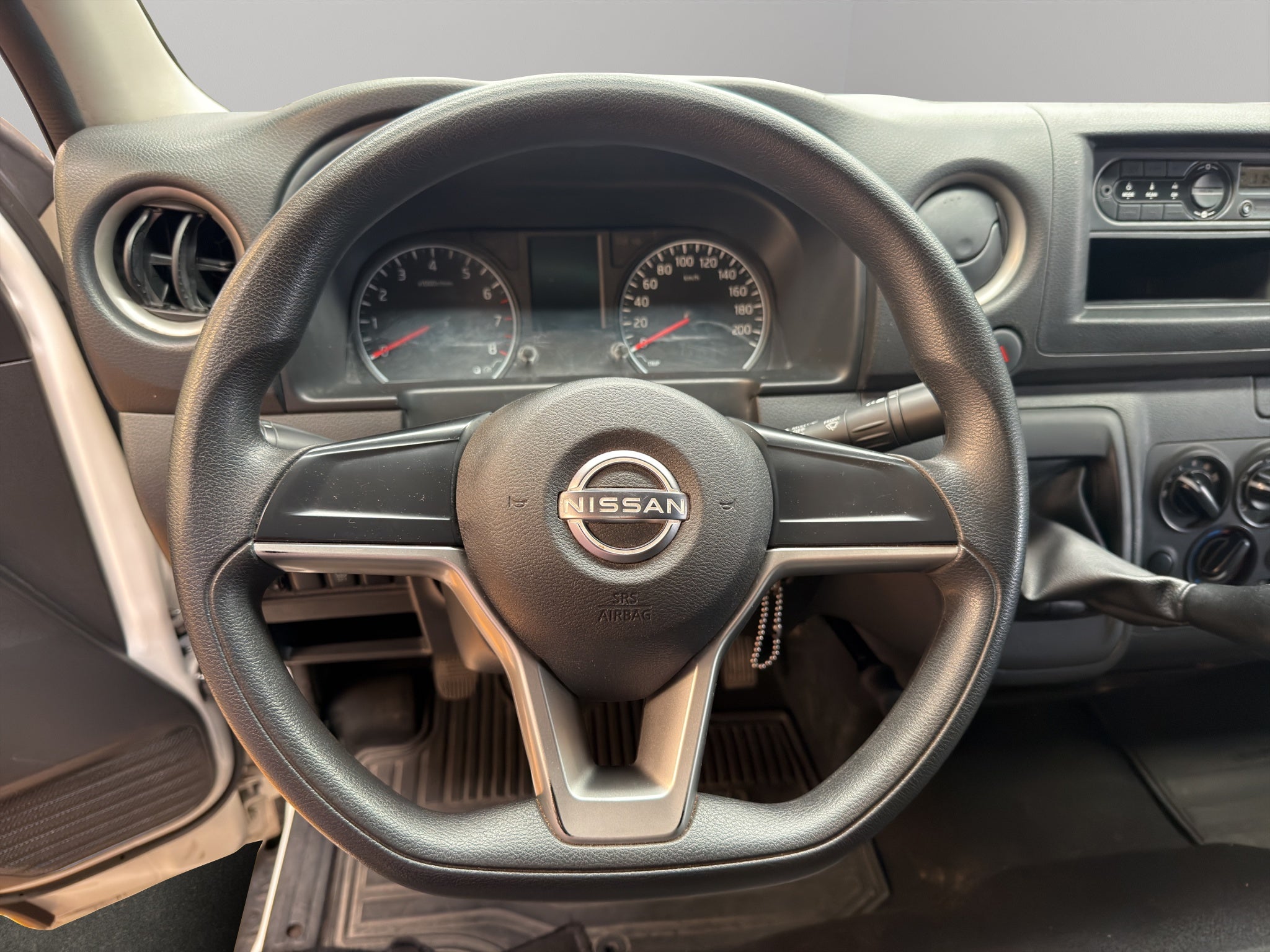 2024 Nissan Comerciales Urvan Panel 4 pts. Amplia, TM5, a/ac.