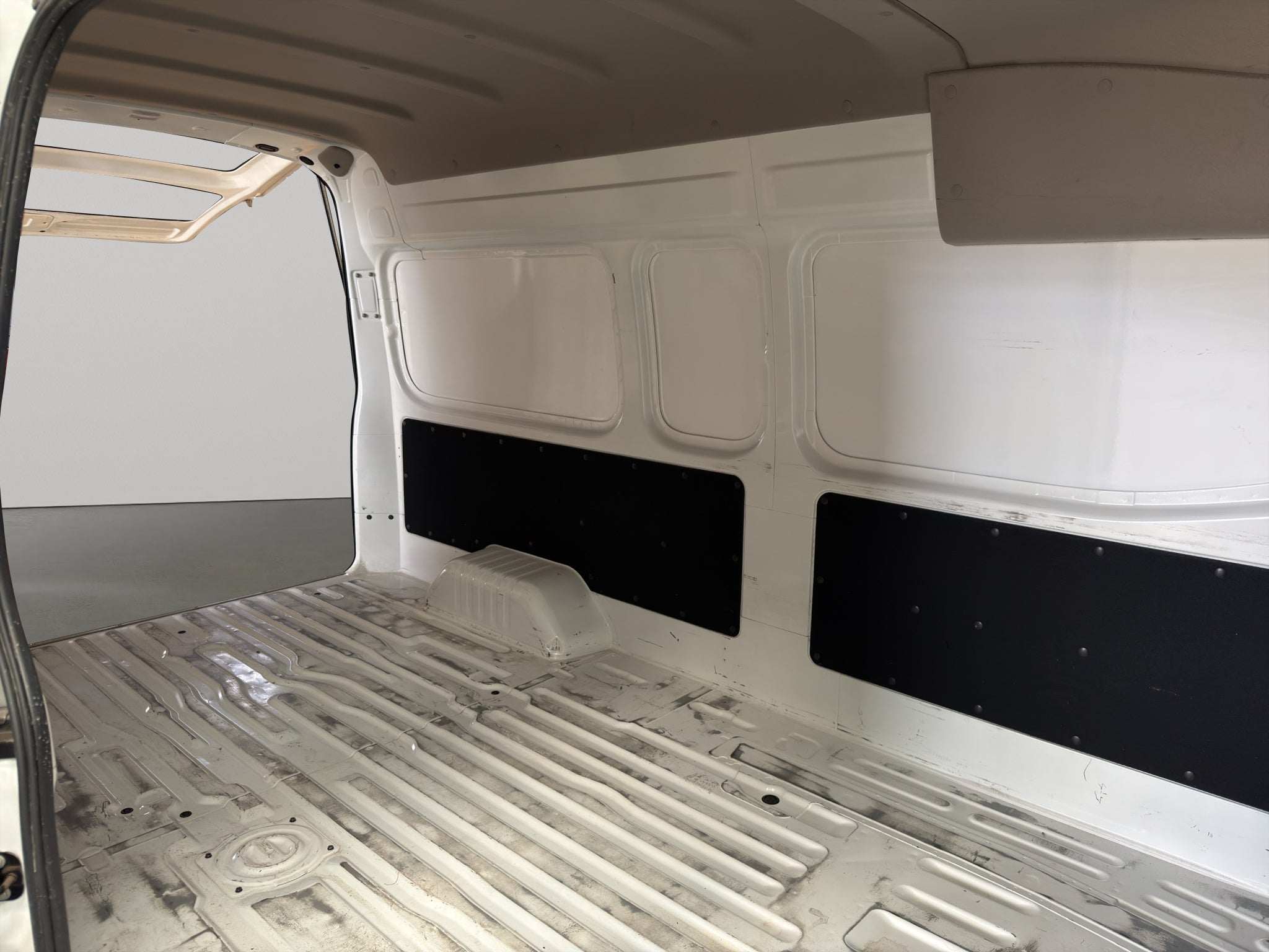 2024 Nissan Comerciales Urvan Panel 4 pts. Amplia, TM5, a/ac.