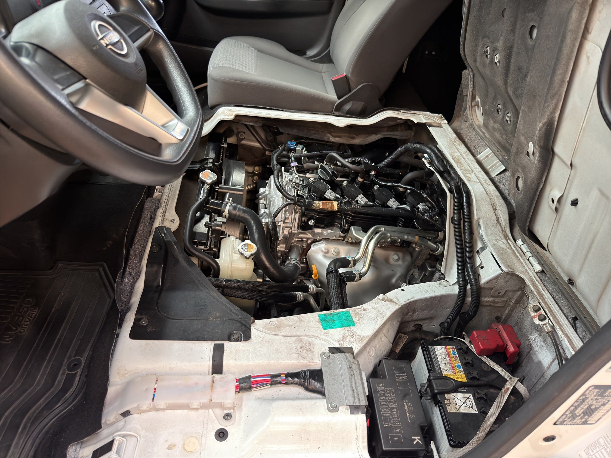 2024 Nissan Comerciales Urvan Panel 4 pts. Amplia, TM5, a/ac.