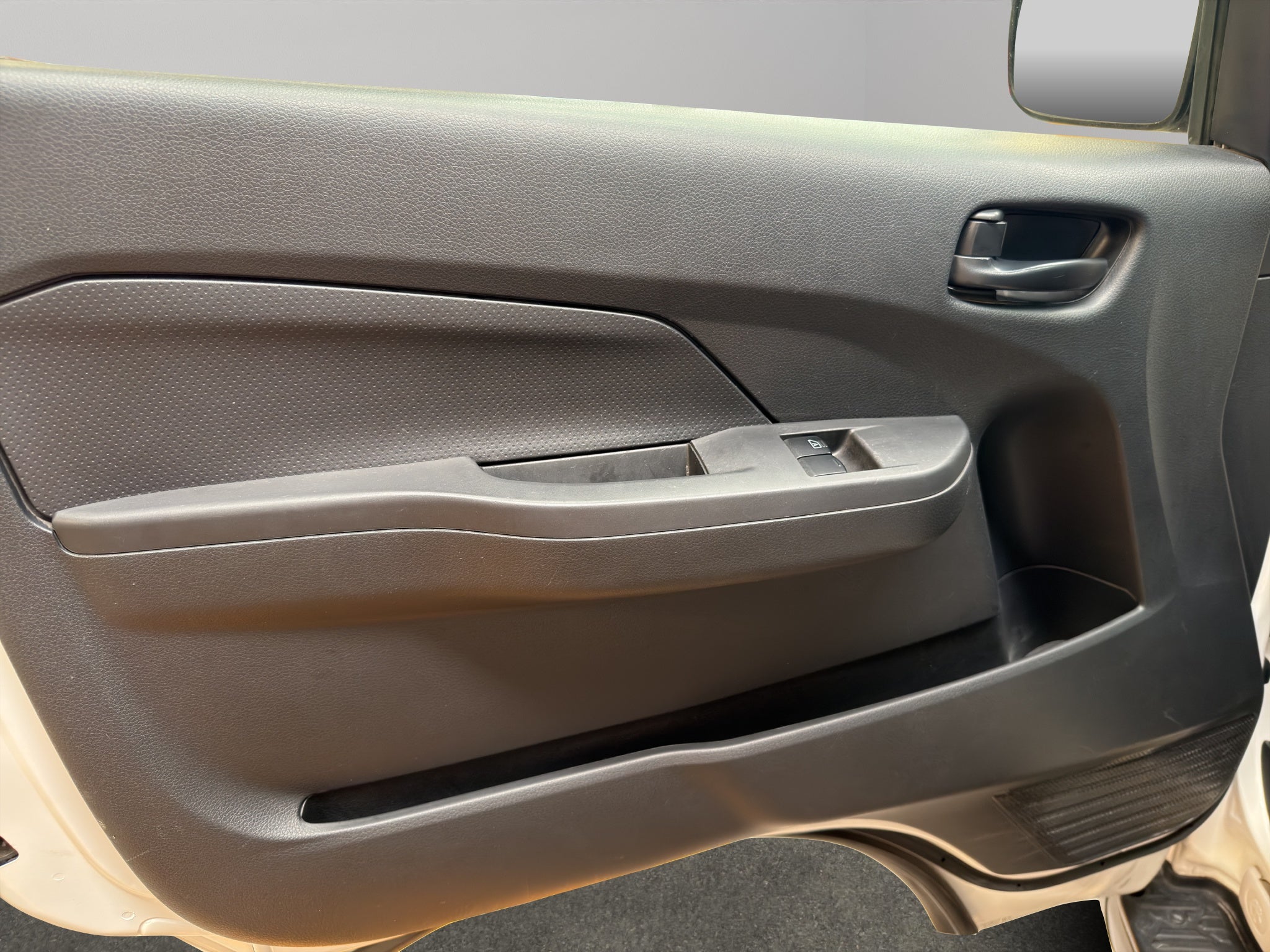 2024 Nissan Comerciales Urvan Panel 4 pts. Amplia, TM5, a/ac.