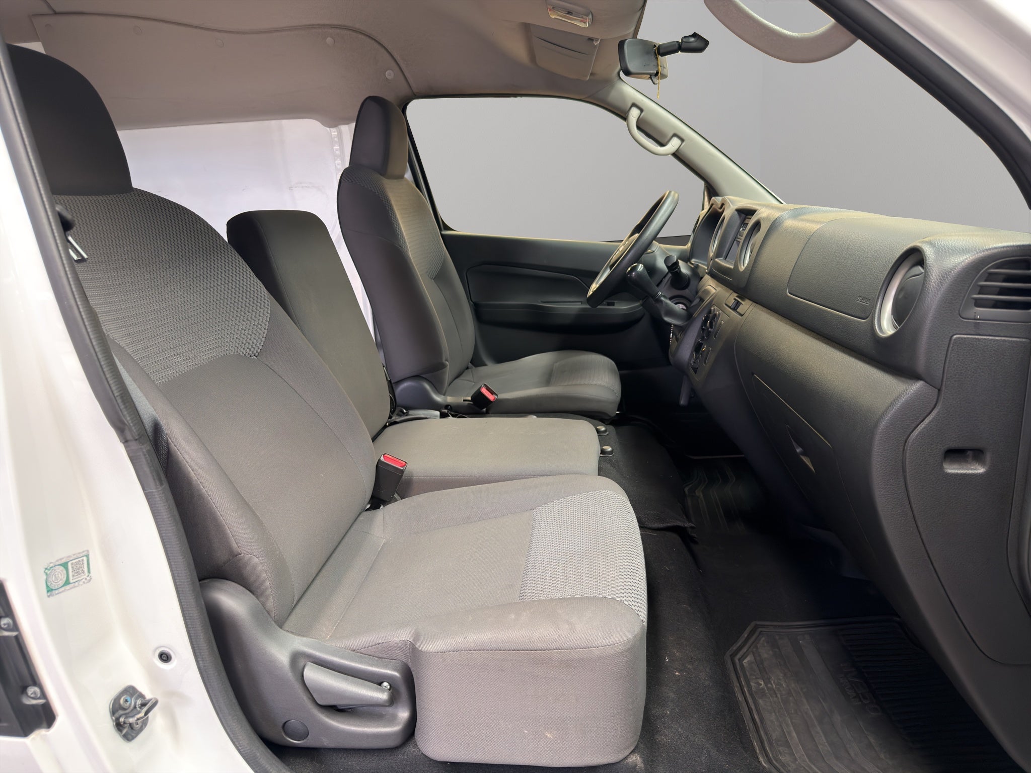 2024 Nissan Comerciales Urvan Panel 4 pts. Amplia, TM5, a/ac.