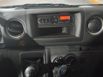 2024 Nissan Comerciales Urvan Panel 4 pts. Amplia, TM5, a/ac.