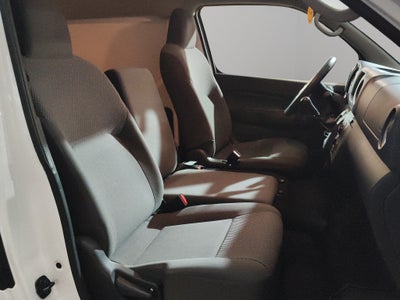 2024 Nissan Comerciales Urvan Panel 4 pts. Amplia, TM5, a/ac.