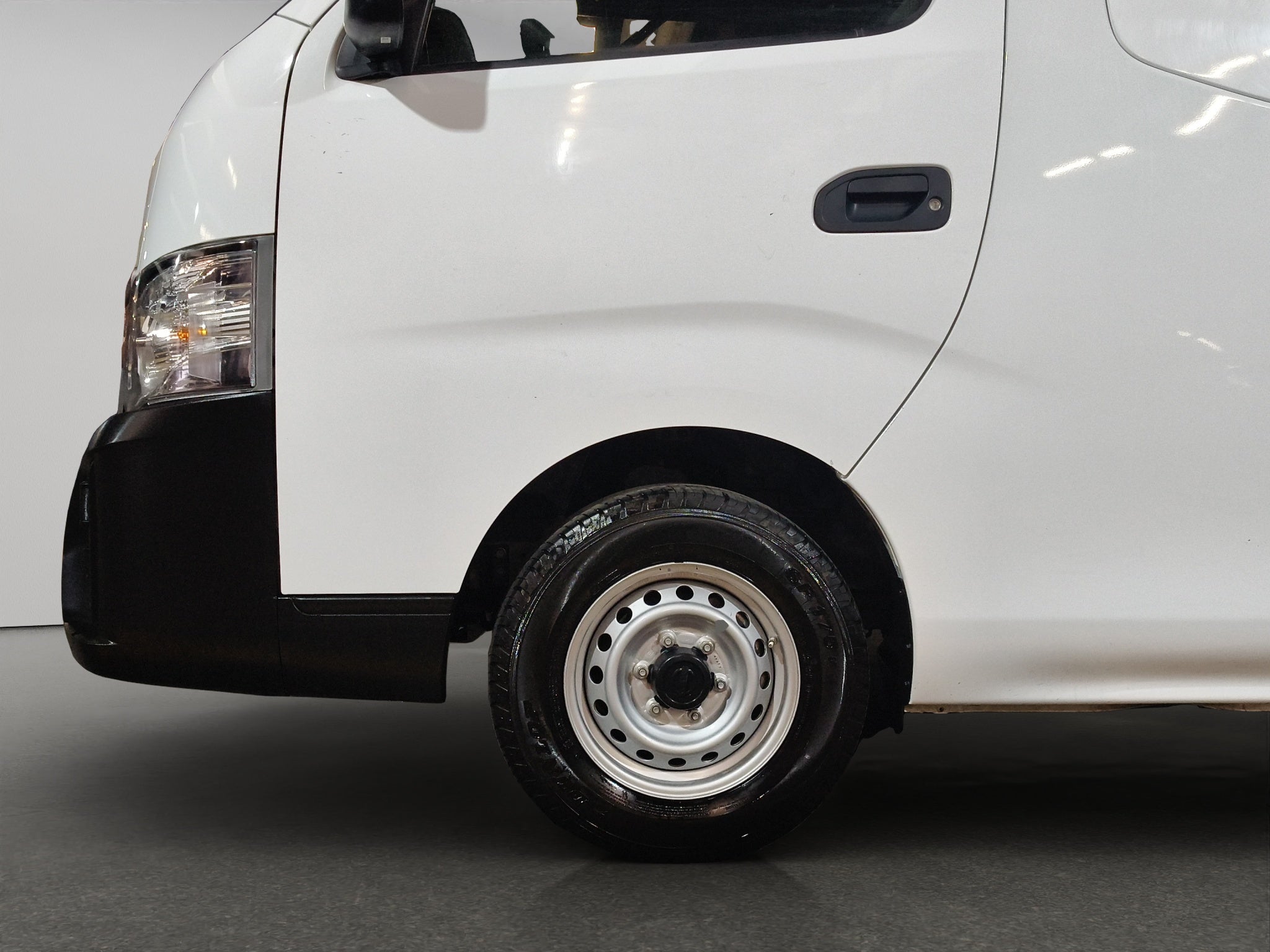 2024 Nissan Comerciales Urvan Panel 4 pts. Amplia, TM5, a/ac.