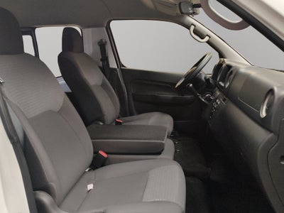 2025 Nissan Comerciales Urvan Panel 4 pts. Amplia con ventanas, TM5