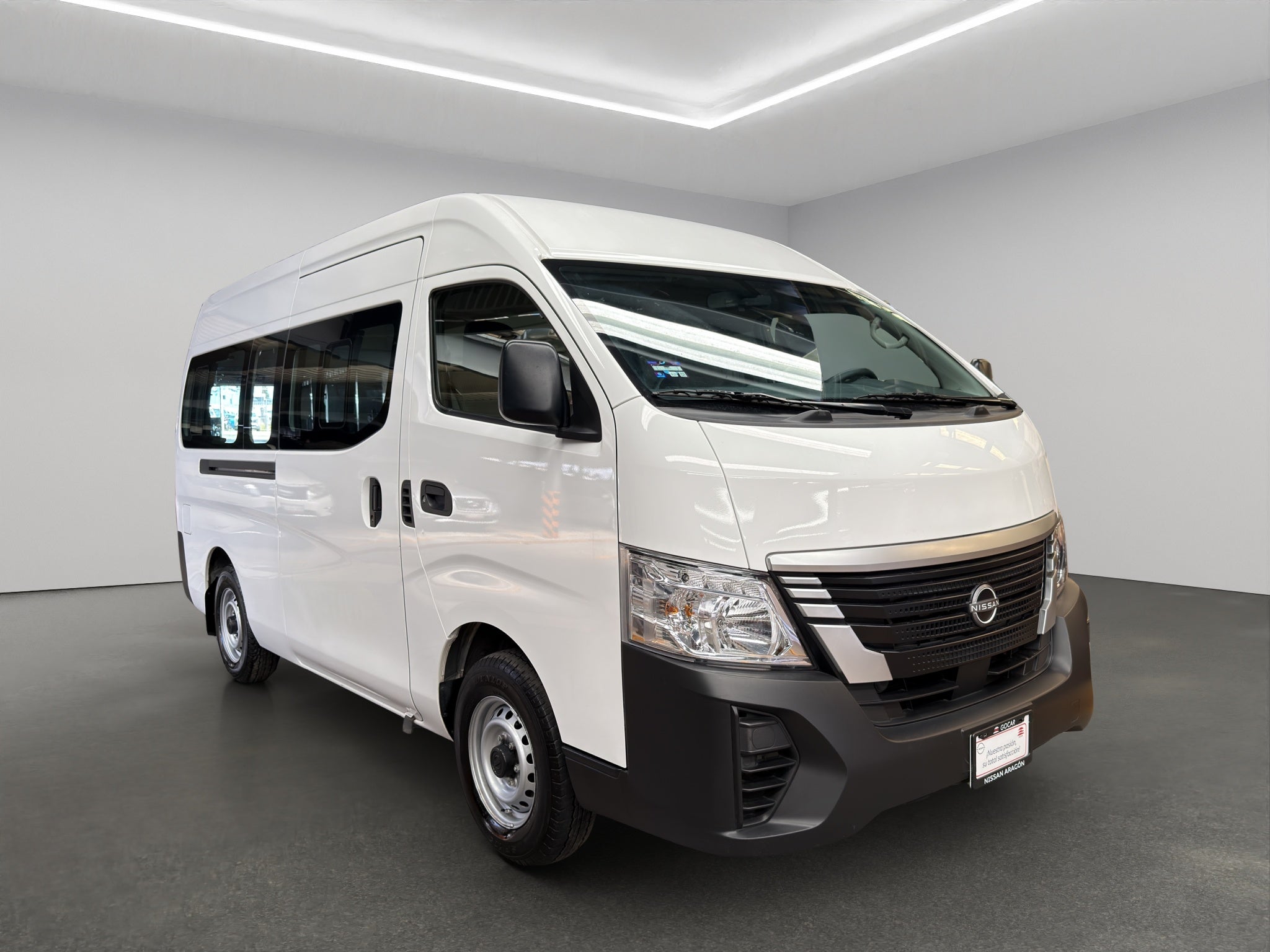 2025 Nissan Comerciales Urvan Panel 4 pts. Amplia con ventanas, TM5