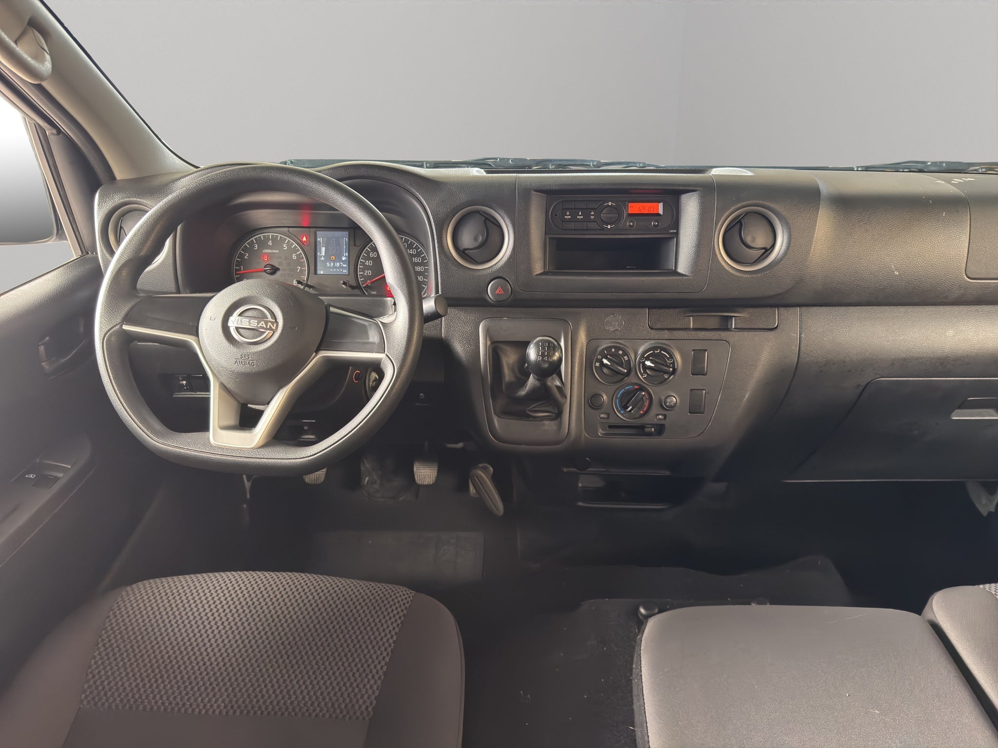 2024 Nissan Comerciales Urvan Panel 4 pts. Amplia, TM5, a/ac.
