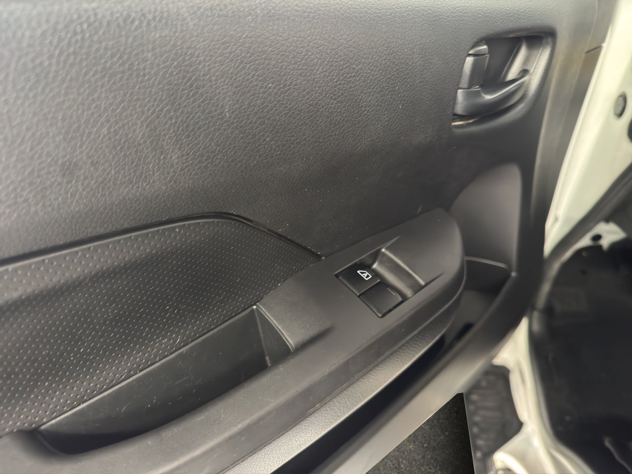 2024 Nissan Comerciales Urvan Panel 4 pts. Amplia, TM5, a/ac.