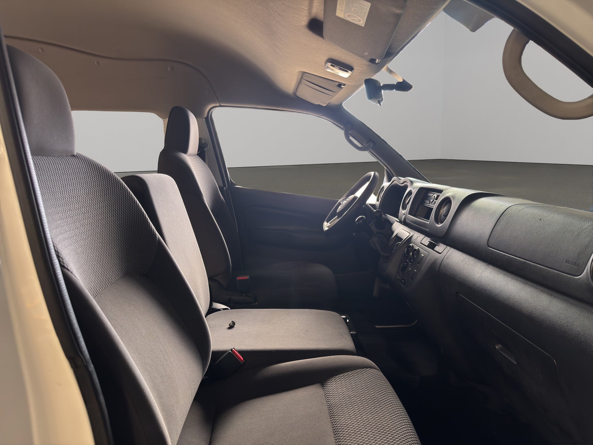 2024 Nissan Comerciales Urvan Panel 4 pts. Amplia, TM5, a/ac.