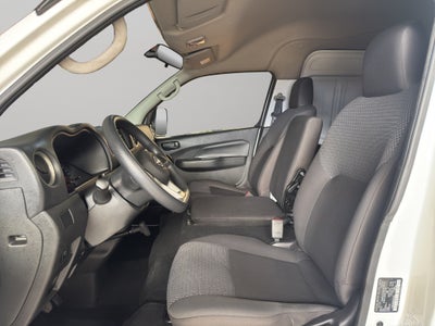 2024 Nissan Comerciales Urvan Panel 4 pts. Amplia, TM5, a/ac.