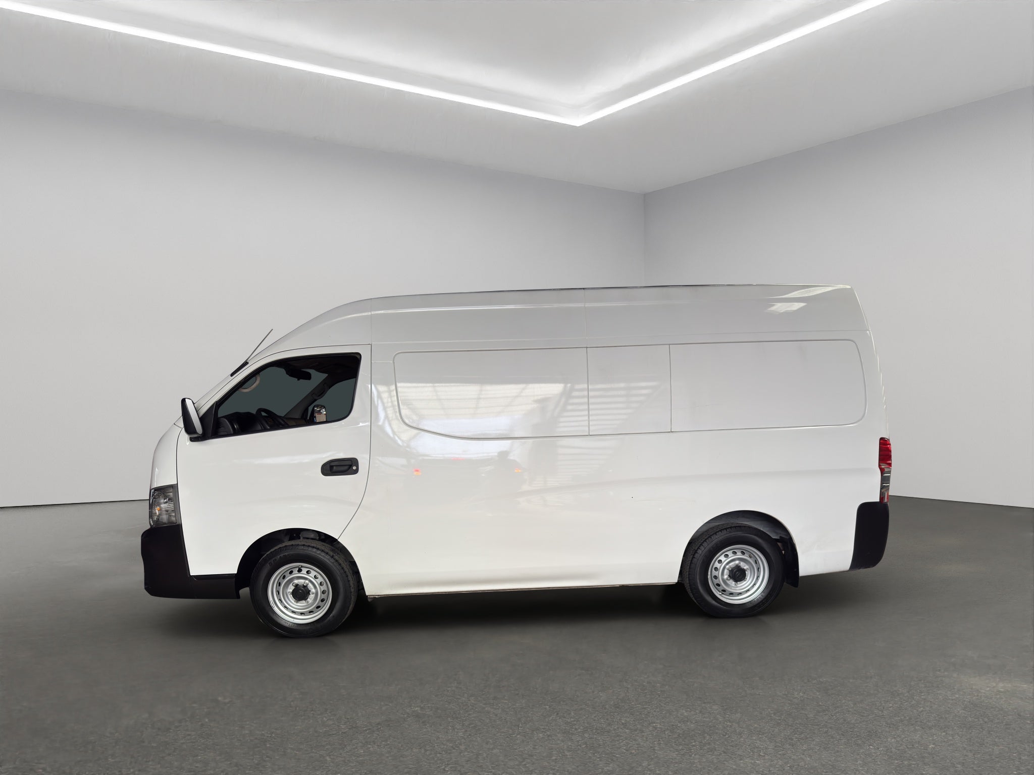 2024 Nissan Comerciales Urvan Panel 4 pts. Amplia, TM5, a/ac.