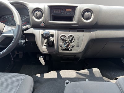 2024 Nissan Comerciales Urvan Panel 4 pts. Amplia, TM5, a/ac.