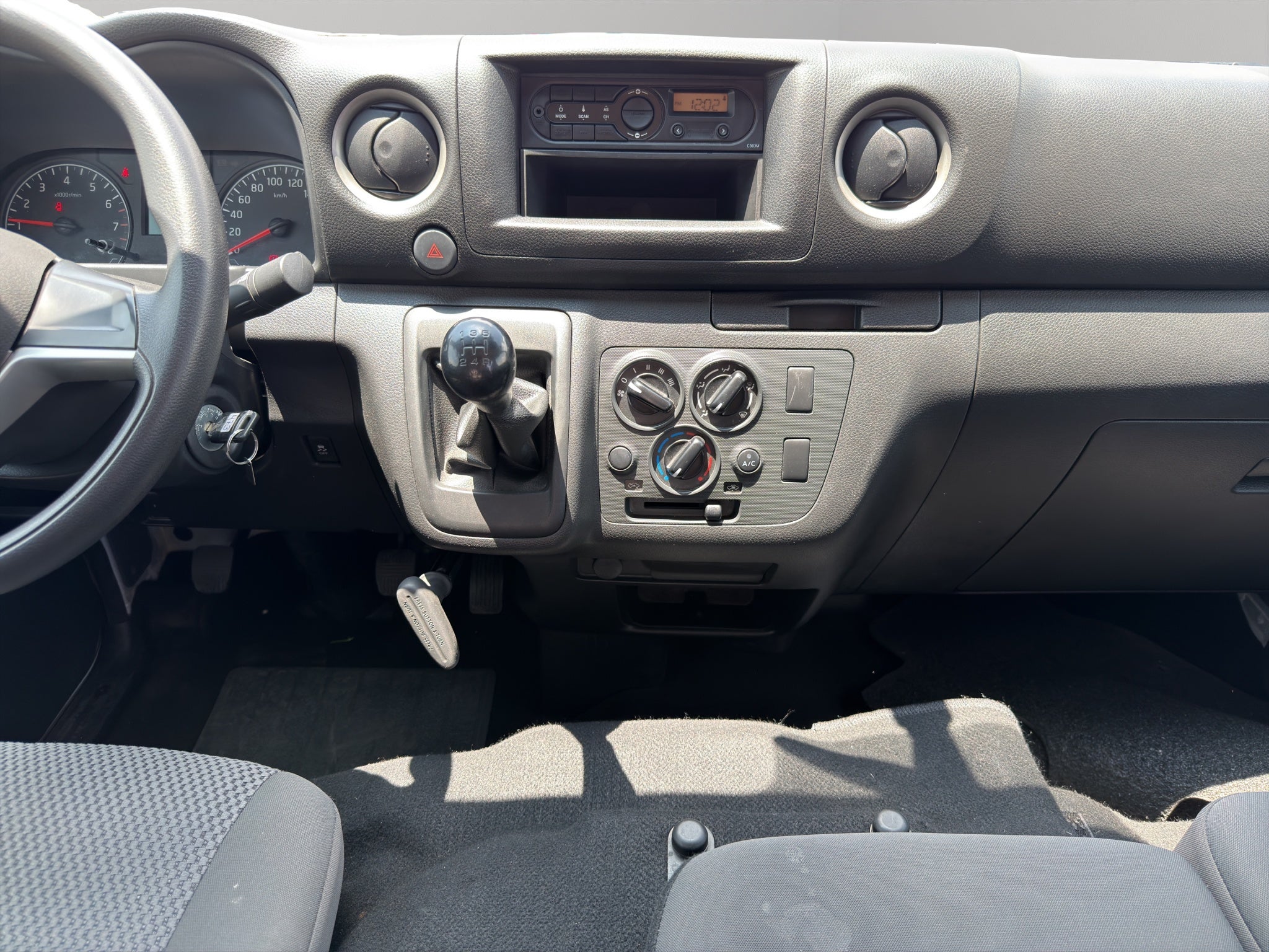 2024 Nissan Comerciales Urvan Panel 4 pts. Amplia, TM5, a/ac.