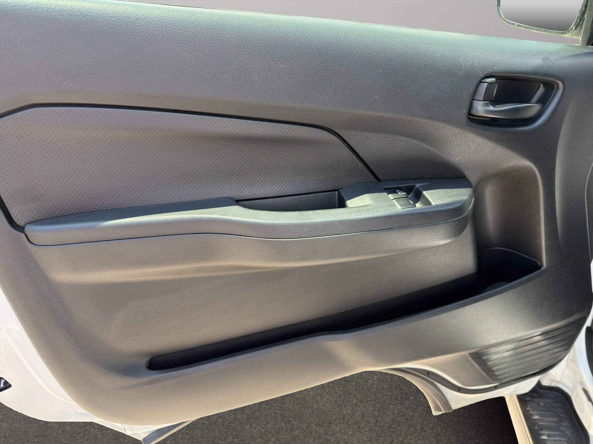 2024 Nissan Comerciales Urvan Panel 4 pts. Amplia, TM5, a/ac.