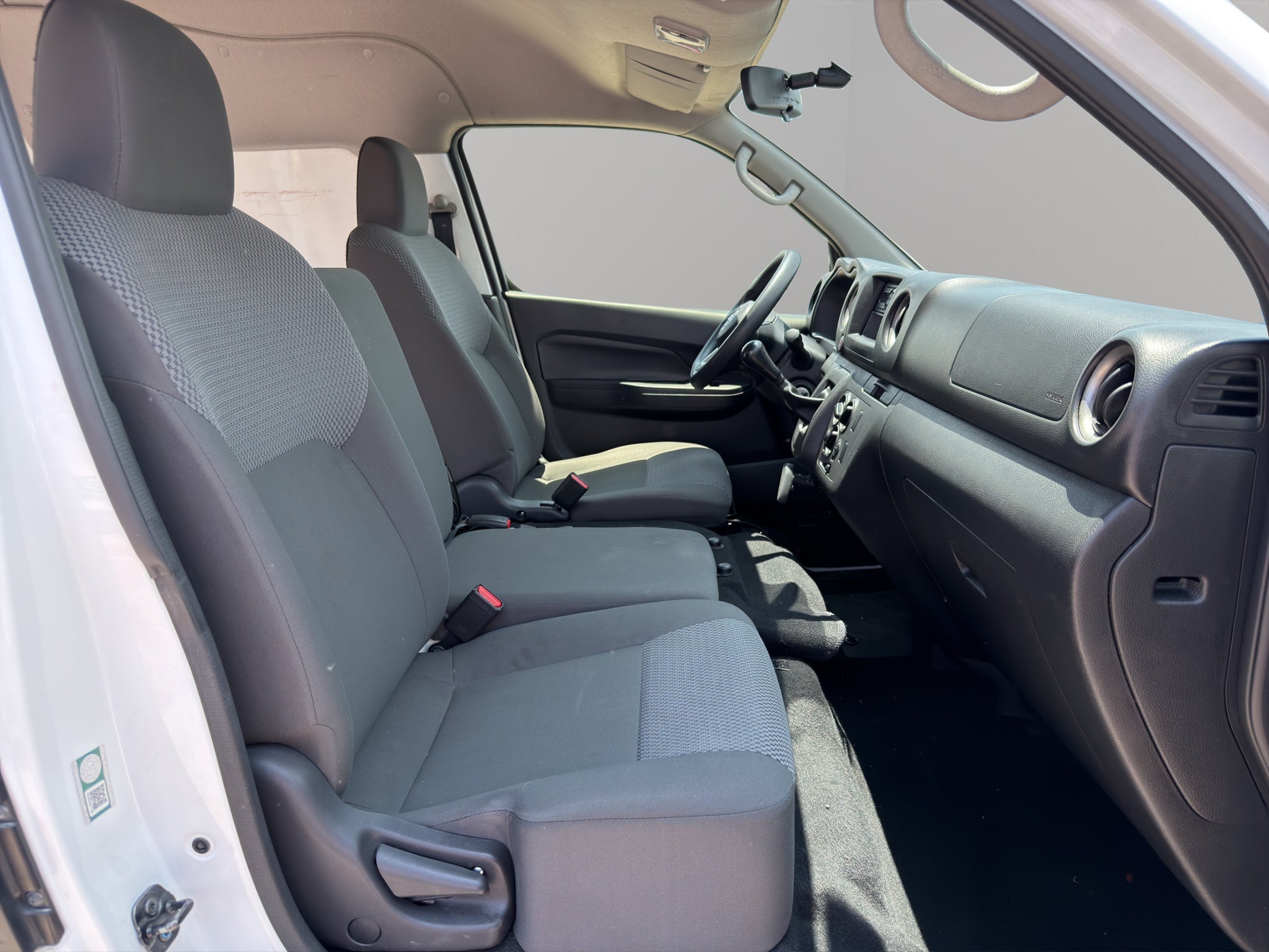 2024 Nissan Comerciales Urvan Panel 4 pts. Amplia, TM5, a/ac.