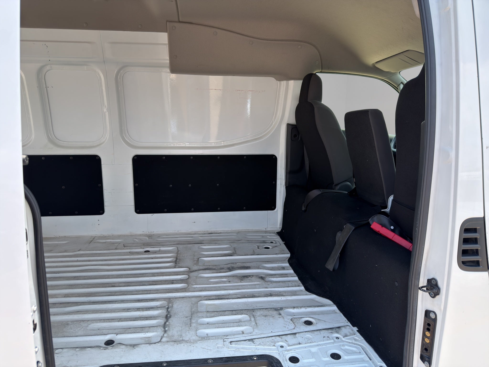 2024 Nissan Comerciales Urvan Panel 4 pts. Amplia, TM5, a/ac.