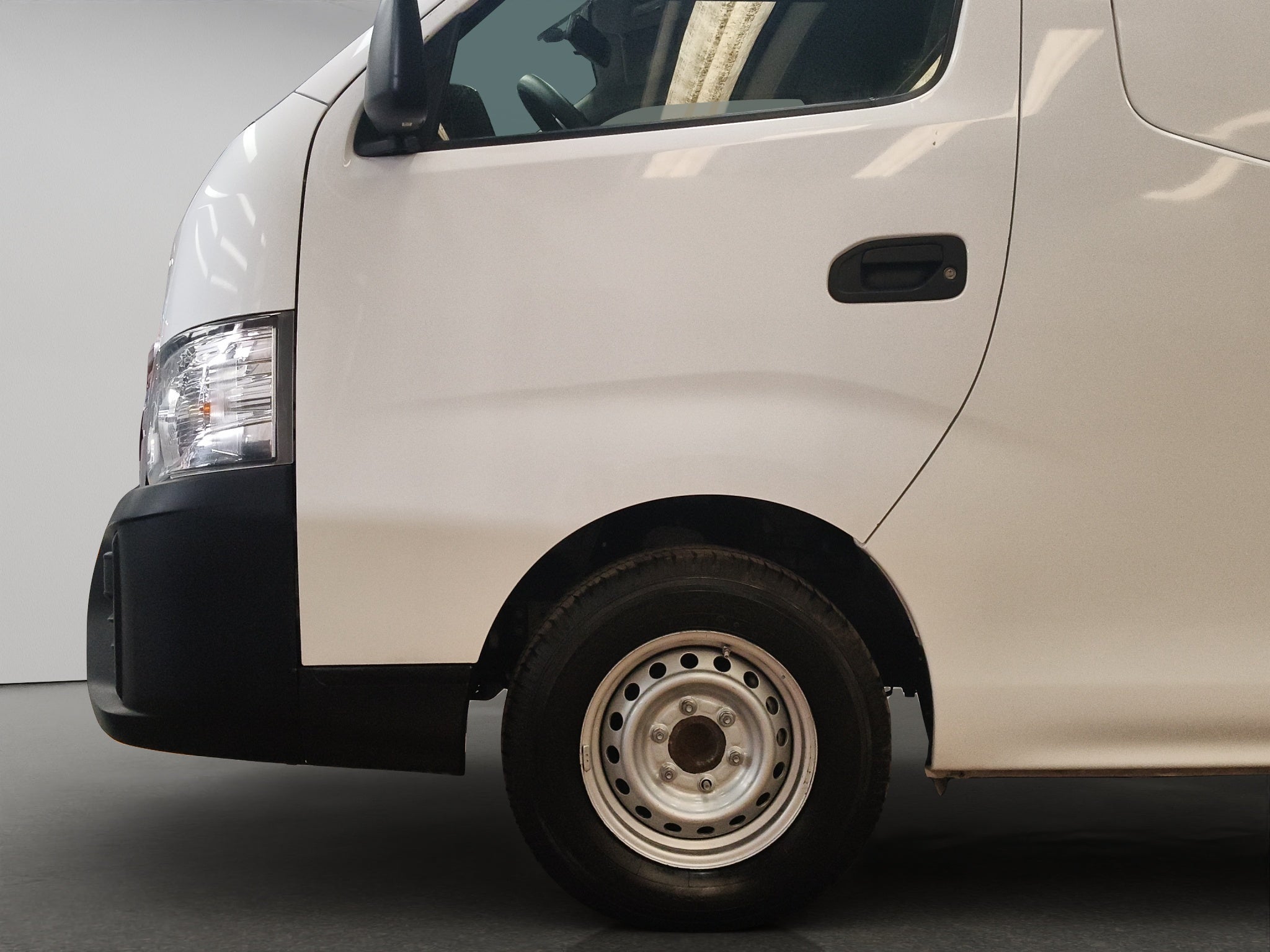 2024 Nissan Comerciales Urvan Panel 4 pts. Amplia, TM5, a/ac.