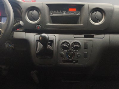2024 Nissan Comerciales Urvan Panel 4 pts. Amplia, TM5, a/ac.