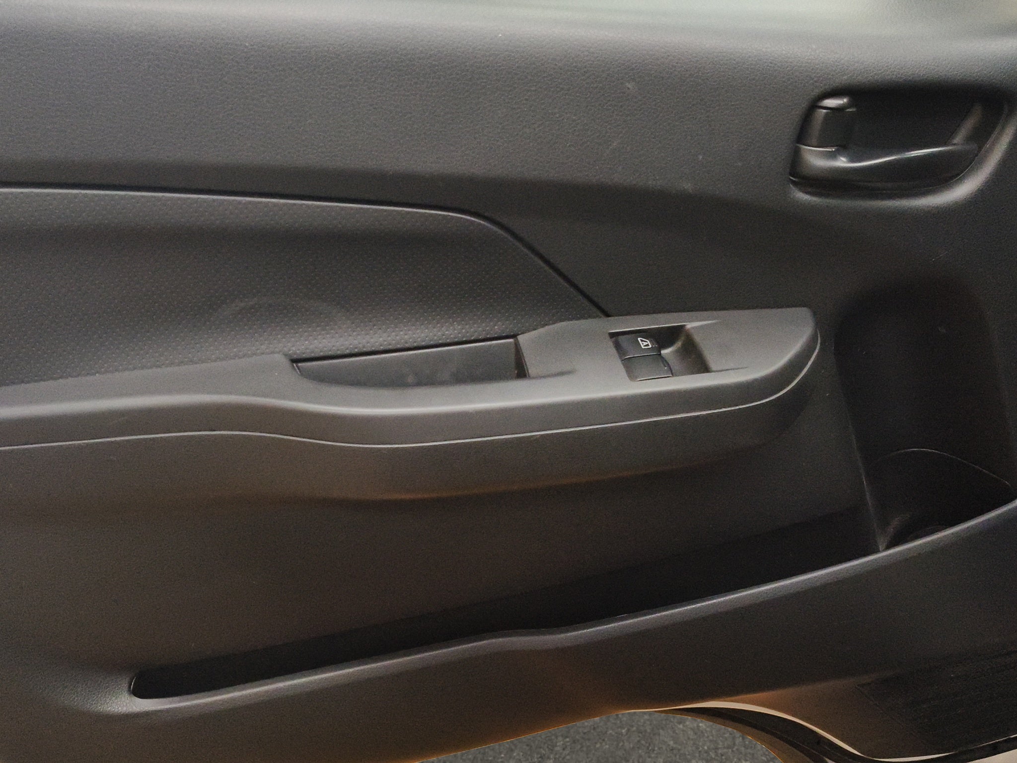 2024 Nissan Comerciales Urvan Panel 4 pts. Amplia, TM5, a/ac.
