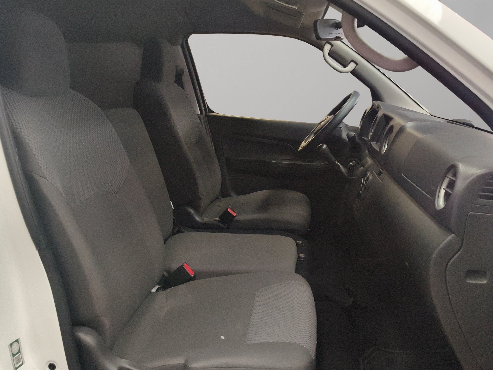 2024 Nissan Comerciales Urvan Panel 4 pts. Amplia, TM5, a/ac.