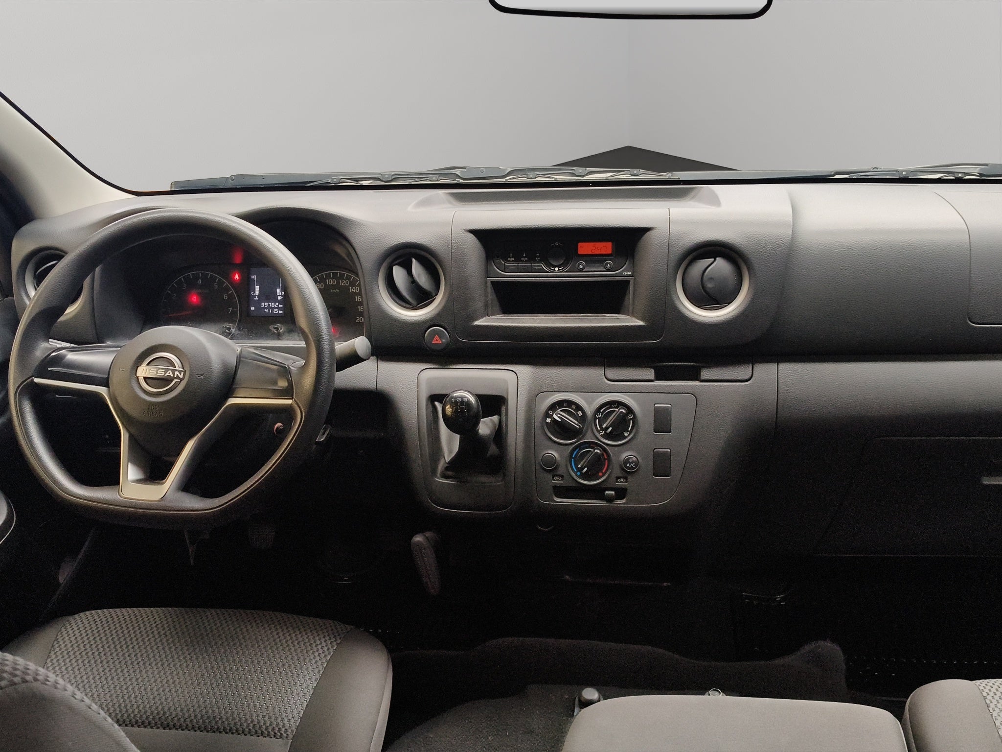 2024 Nissan Comerciales Urvan Panel 4 pts. Amplia, TM5, a/ac.