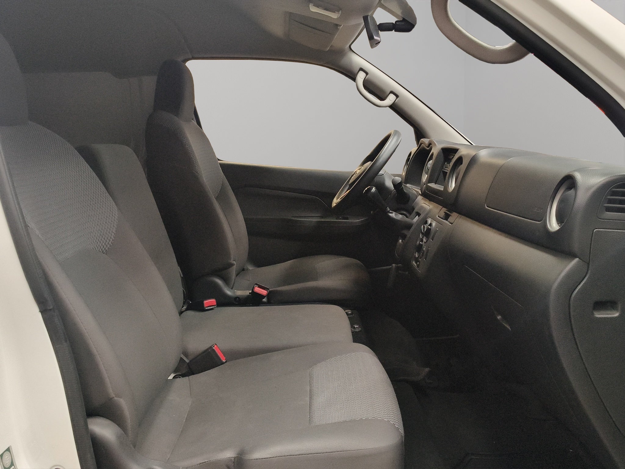 2024 Nissan Comerciales Urvan Panel 4 pts. Amplia, TM5, a/ac.