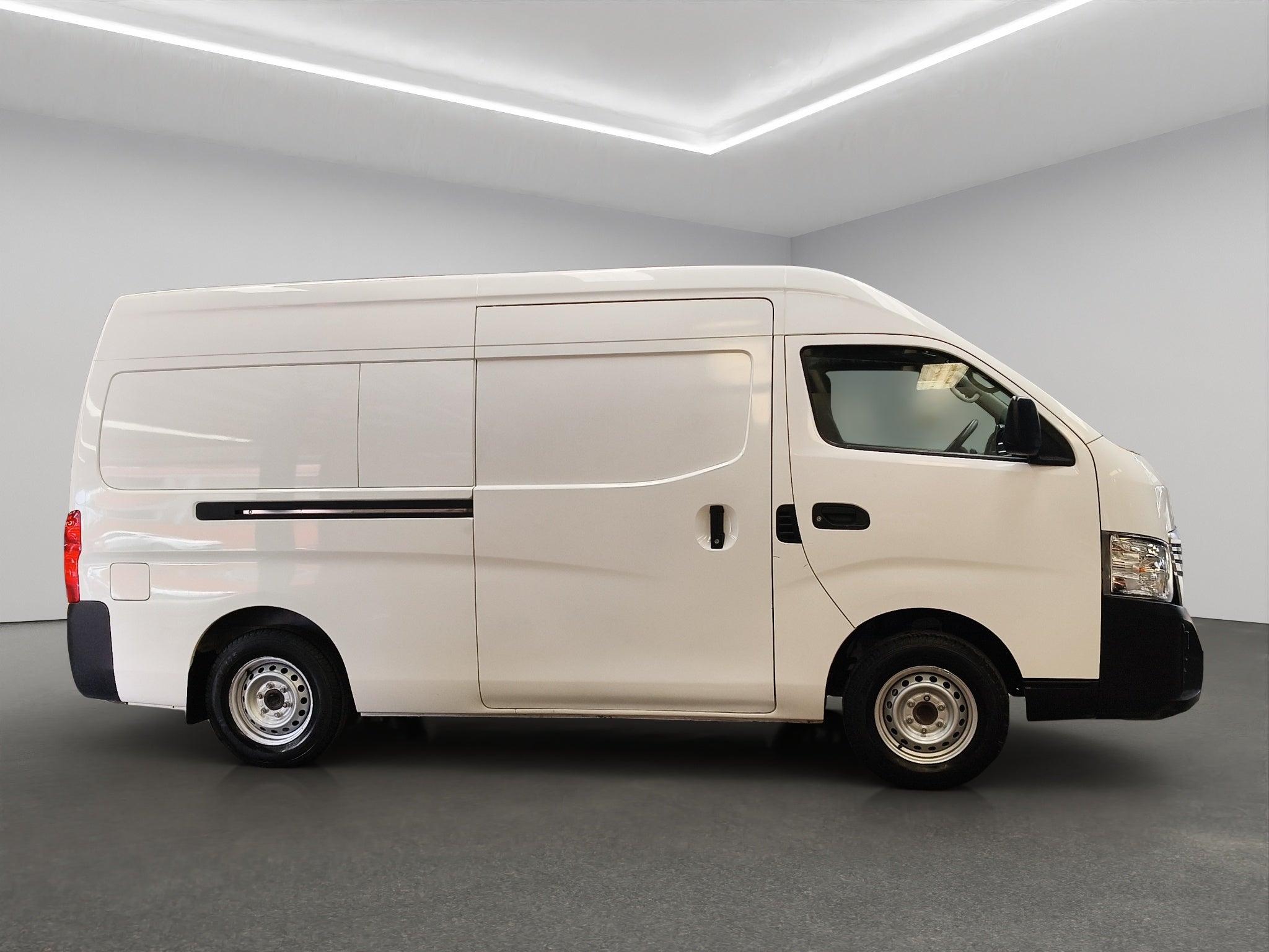 2024 Nissan Comerciales Urvan Panel 4 pts. Amplia, TM5, a/ac.