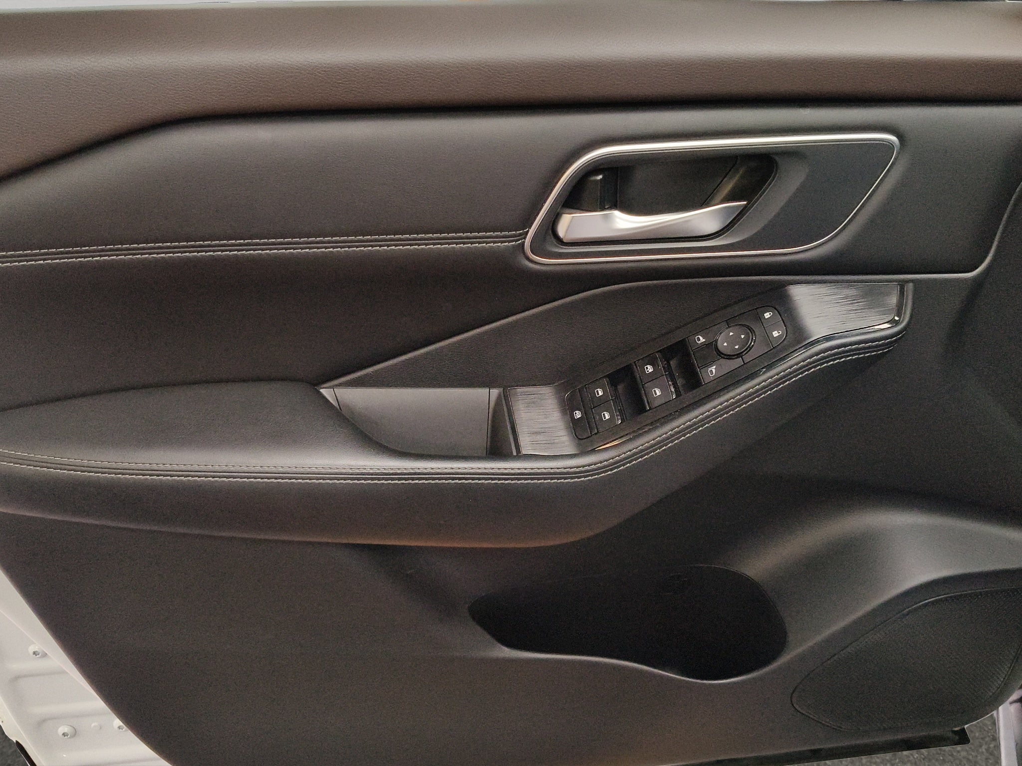 2023 Nissan X-Trail VUD 5 pts. Exclusive, TA, piel, RA-18 (línea nueva)