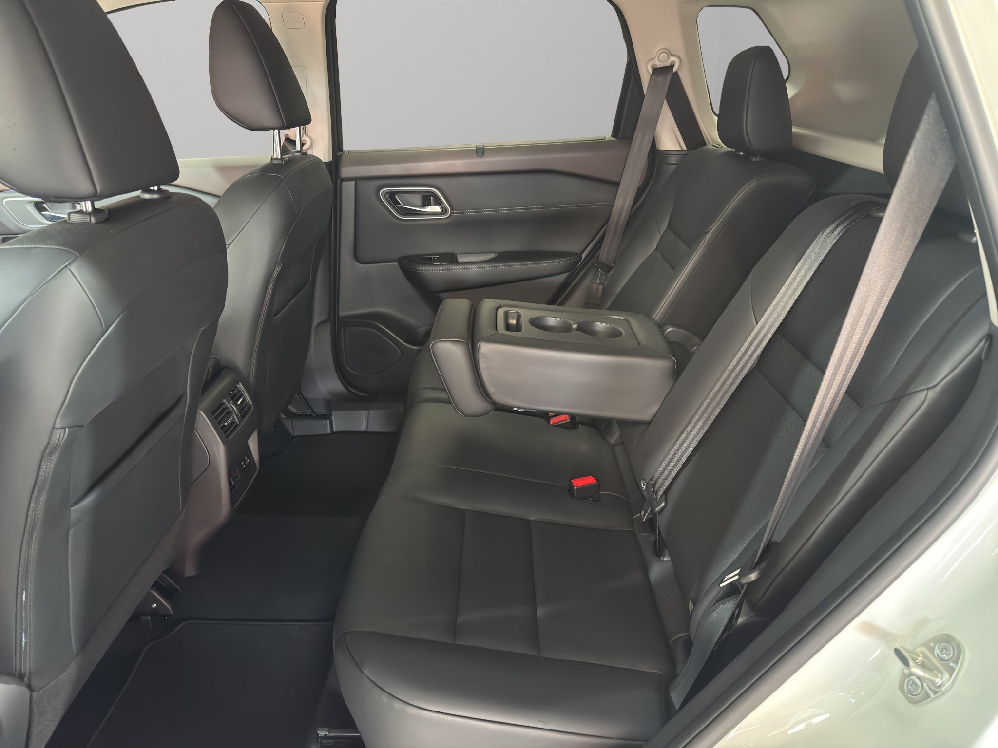 2026 Nissan X-Trail VUD 5 pts. Platinum Plus, TA, piel, QCP, GPS, ADAS, RA-19