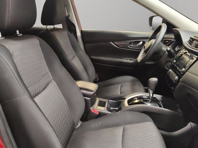 2022 Nissan X-Trail VUD 5 pts. Sense, TA, 5 pas., RA-17 (línea anterior)