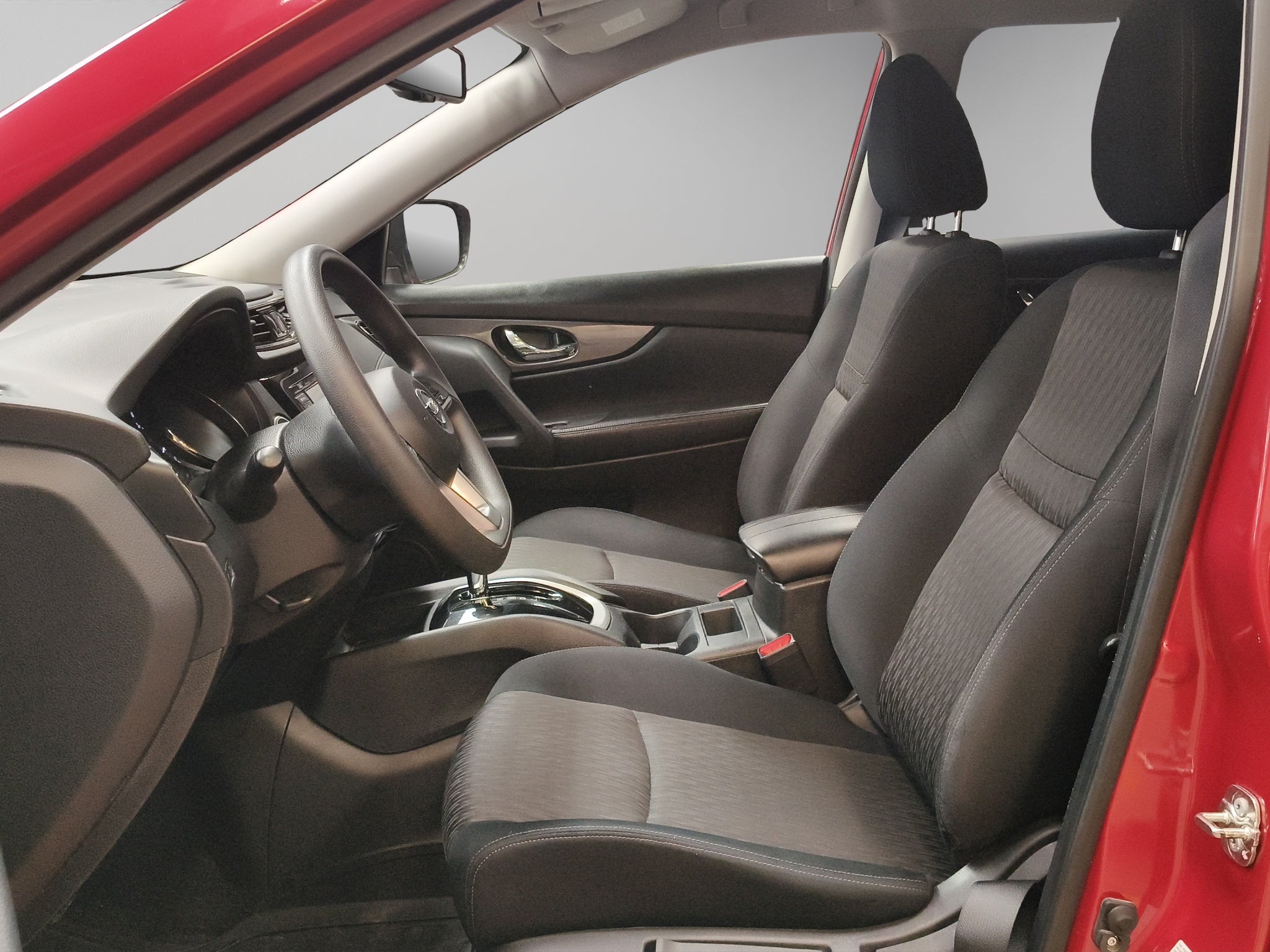 2022 Nissan X-Trail VUD 5 pts. Sense, TA, 5 pas., RA-17 (línea anterior)
