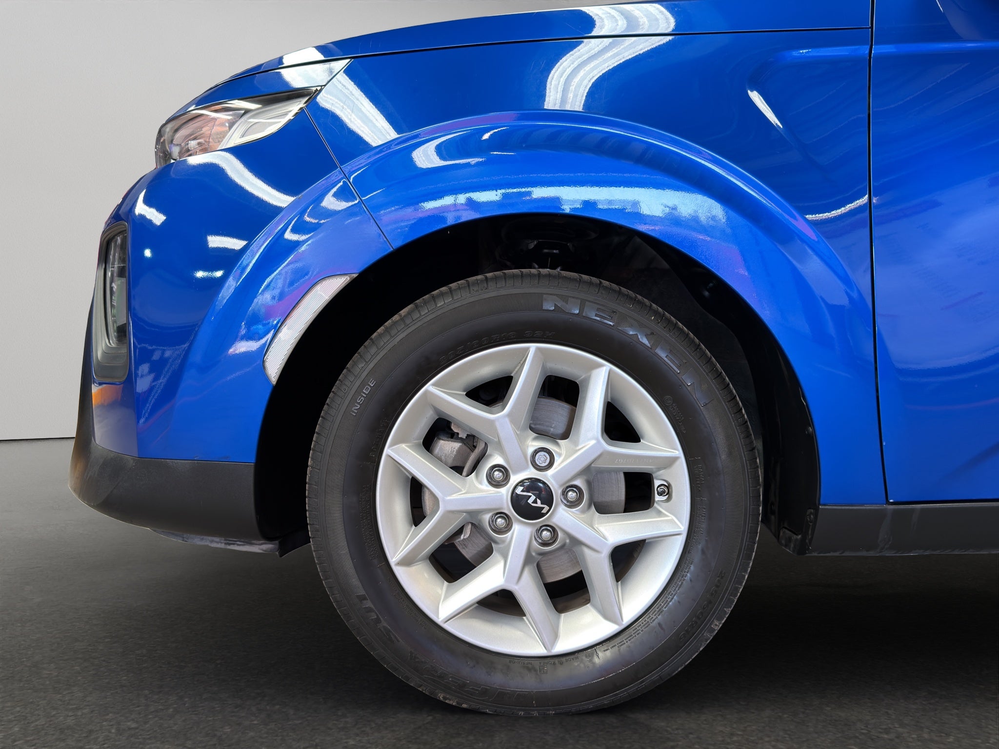 2022 Kia Soul VUD 5 pts. LX, 1.6l, TA, a/ac, RA-16 (línea anterior)