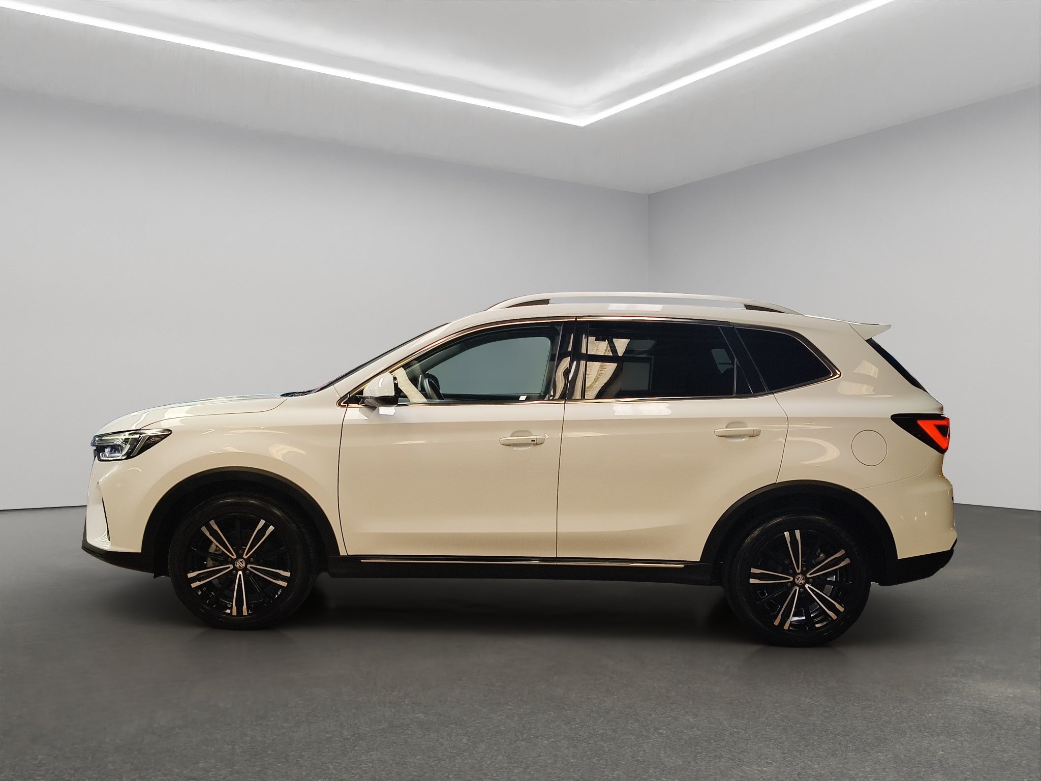 2024 MG RX5 VUD 5 pts. Excite, 1.5T, TA, piel, RA-18