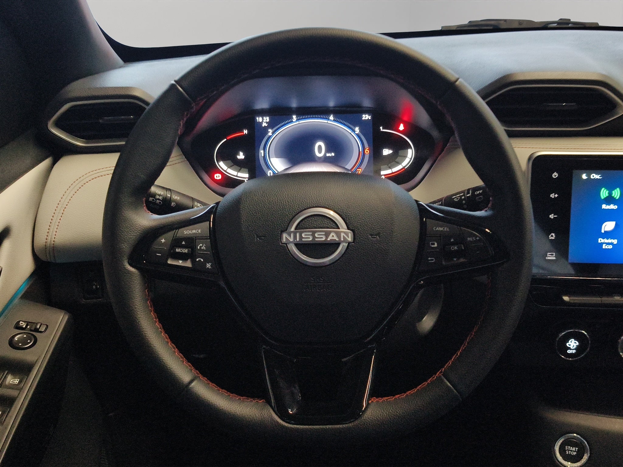 2025 Nissan Magnite VUD 5 pts. Exclusive, 1.0T, TM5, piel, RA-16