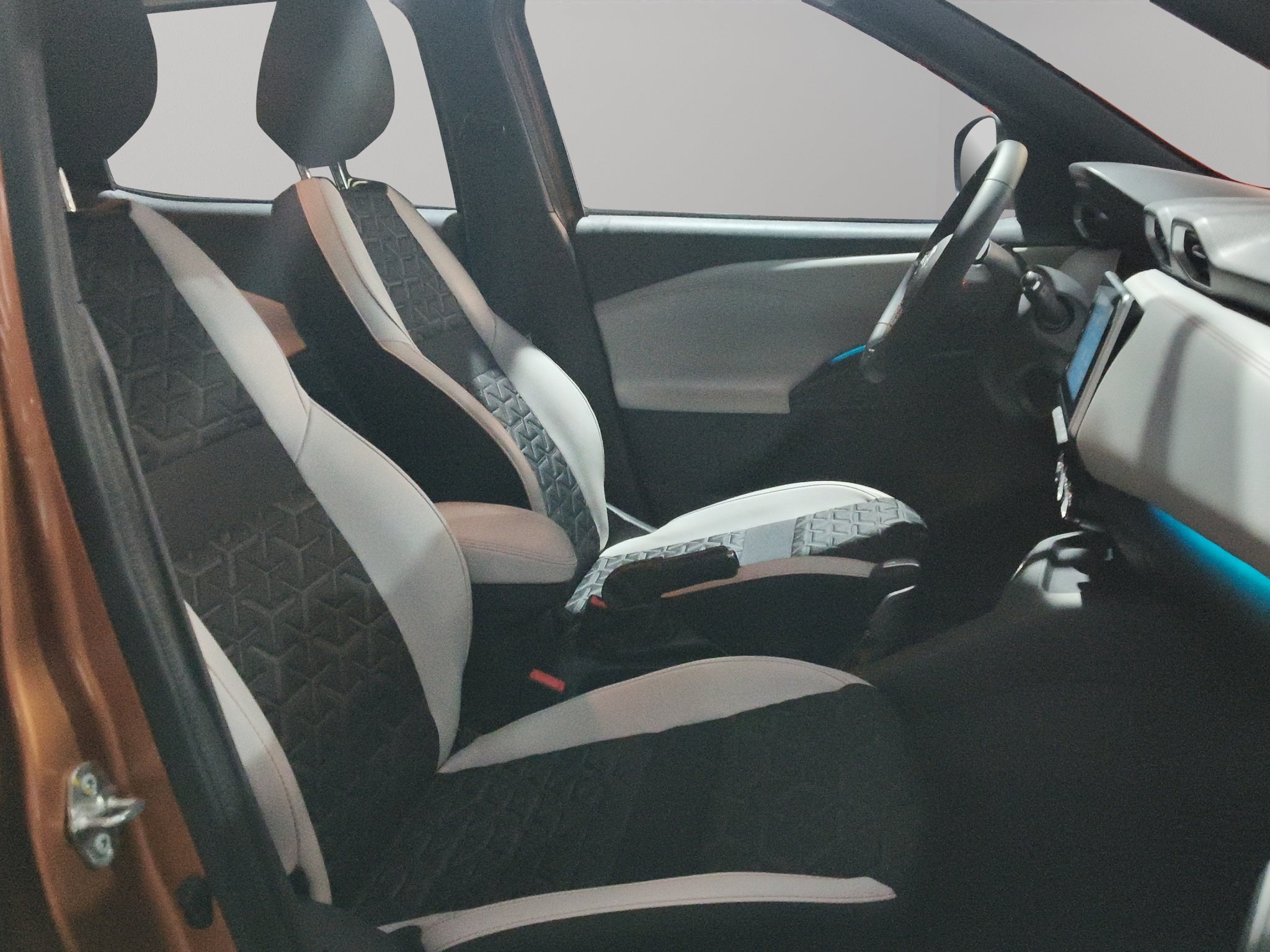 2025 Nissan Magnite VUD 5 pts. Exclusive, 1.0T, TM5, piel, RA-16
