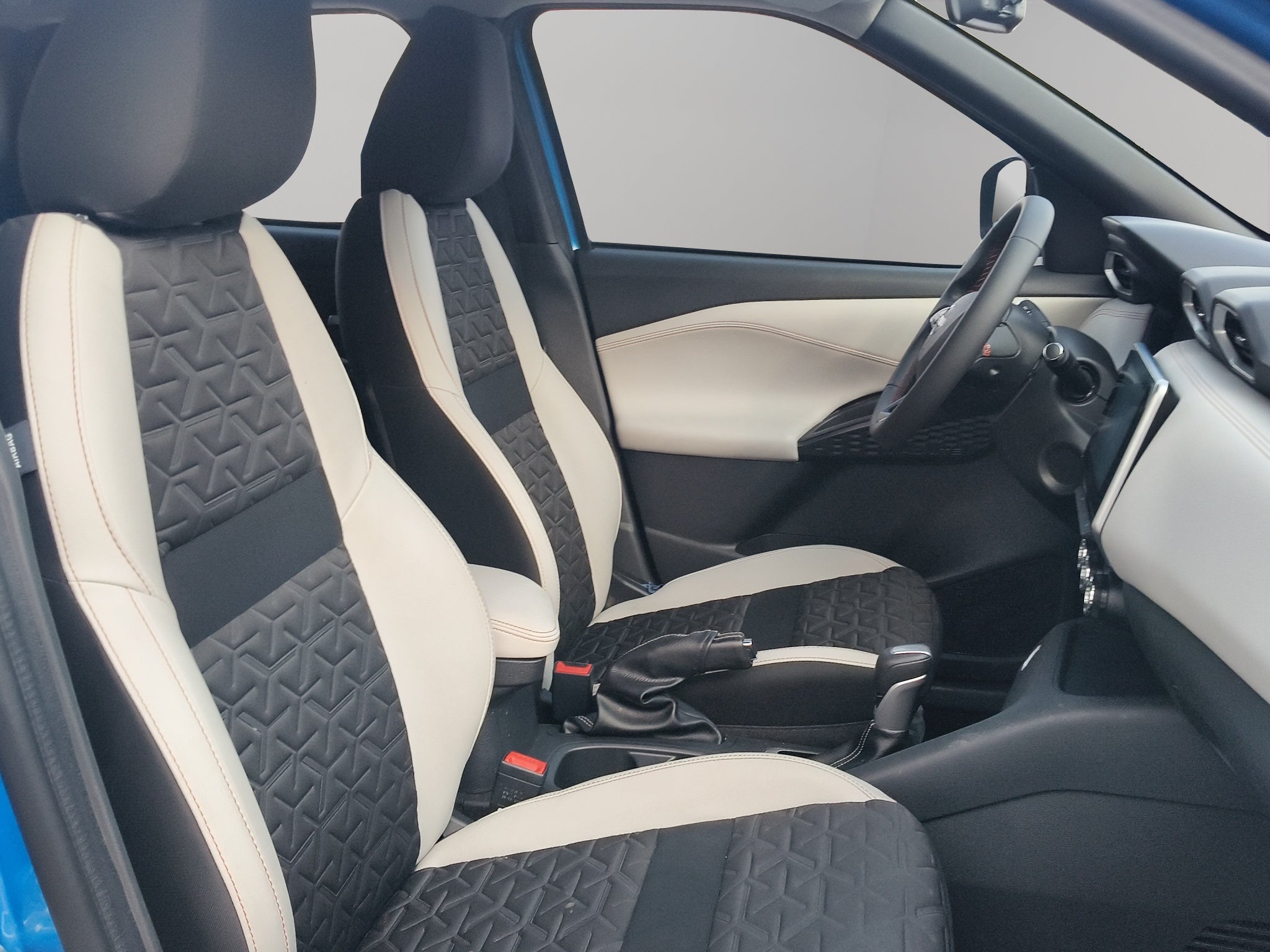 2025 Nissan Magnite VUD 5 pts. Exclusive, 1.0T, CVT, piel,RA-16