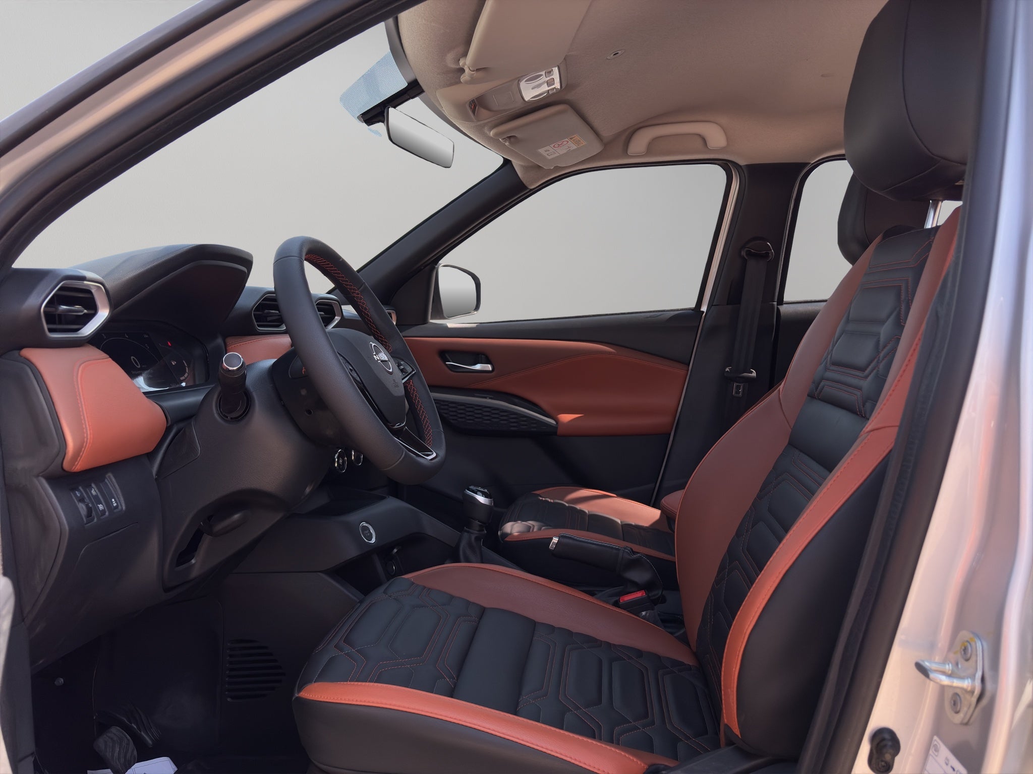 2025 Nissan Magnite VUD 5 pts. Exclusive, 1.0T, TM5, piel, RA-16