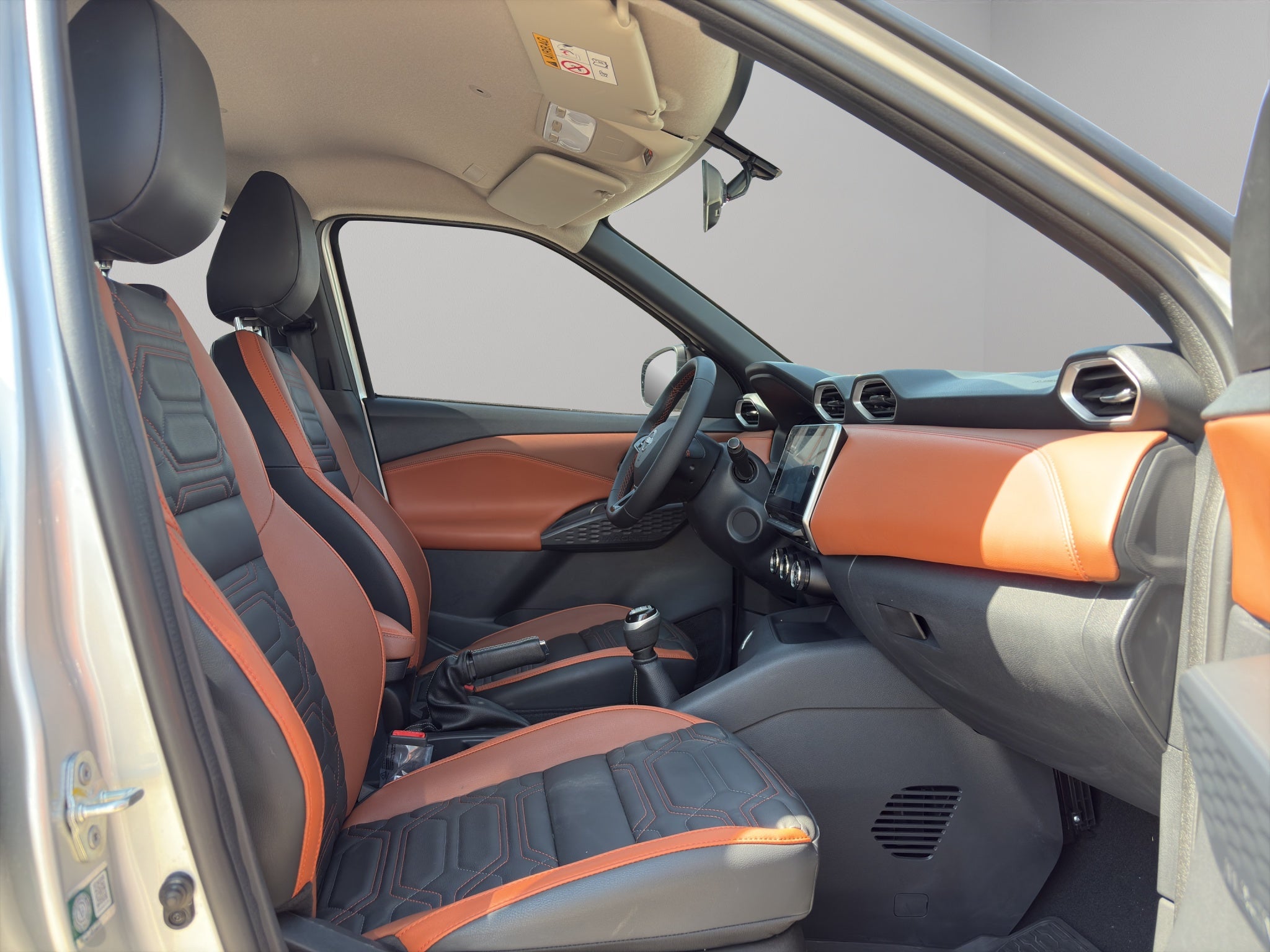 2025 Nissan Magnite VUD 5 pts. Exclusive, 1.0T, TM5, piel, RA-16