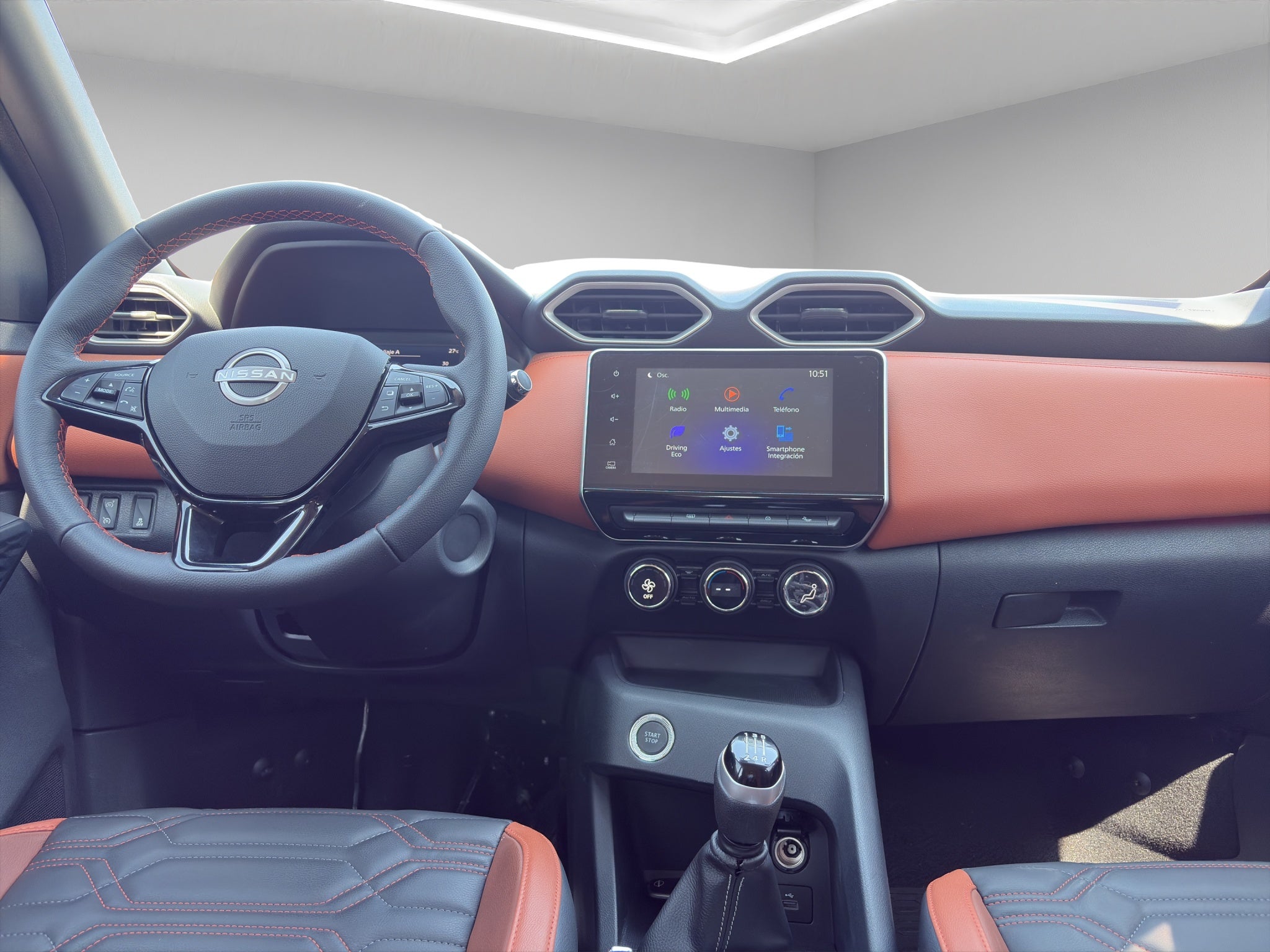 2025 Nissan Magnite VUD 5 pts. Exclusive, 1.0T, TM5, piel, RA-16