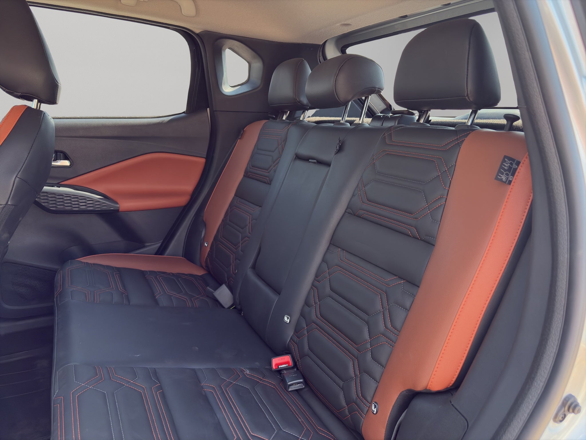 2025 Nissan Magnite VUD 5 pts. Exclusive, 1.0T, TM5, piel, RA-16