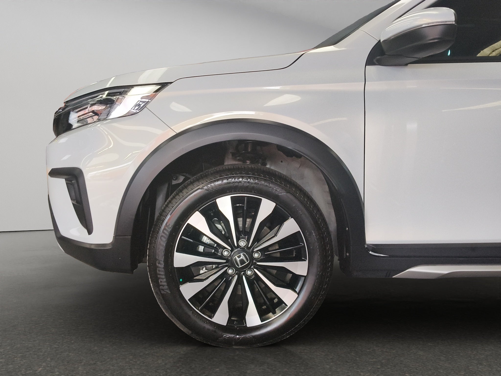 2025 Honda BR-V VUD 5 pts. Touring, 1.5l, TA, piel, f. niebla, RA-17