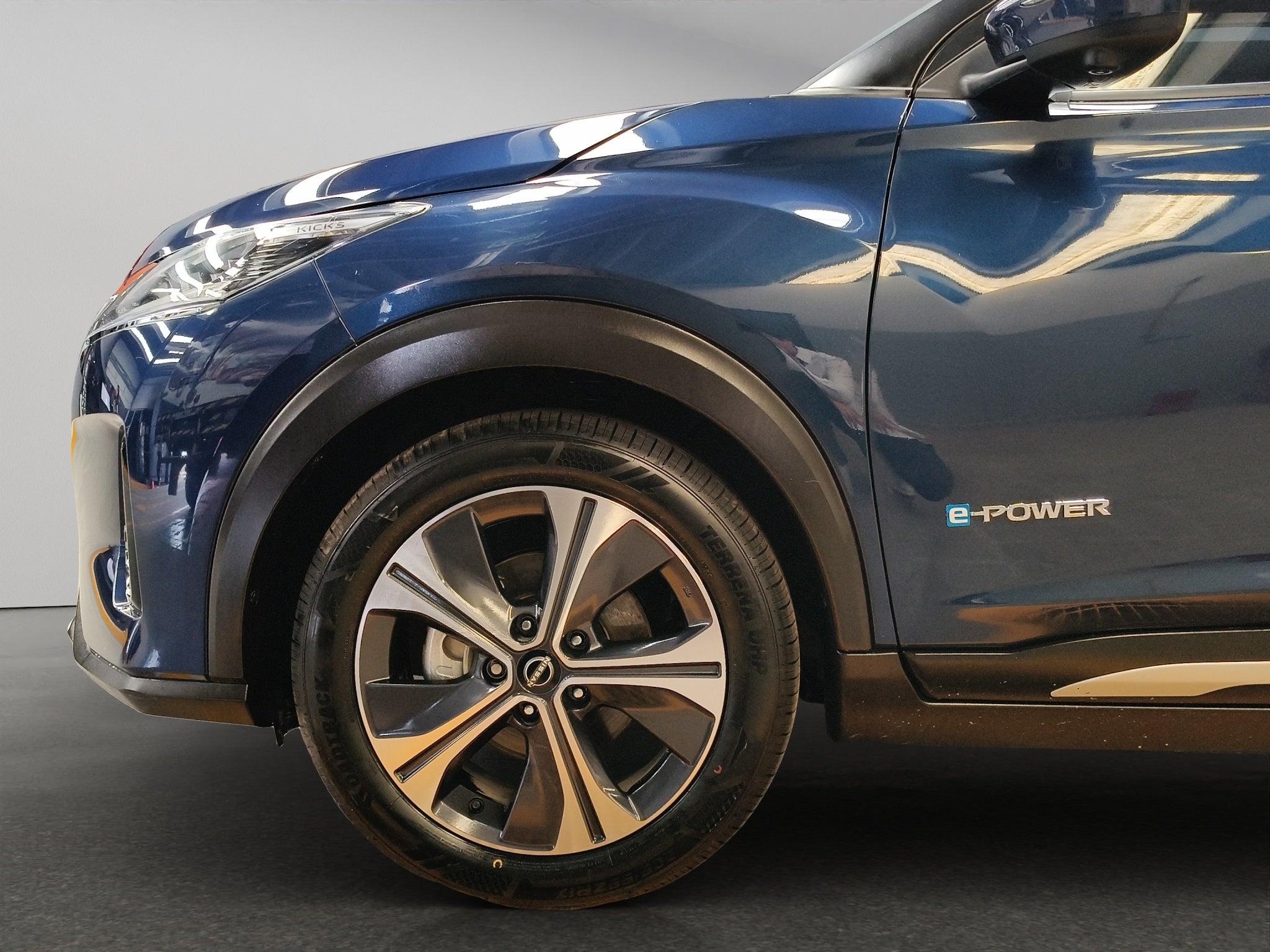 2023 Nissan Kicks VUD 5 pts. Exclusive e-Power, E-REV, TA, piel, RA-17