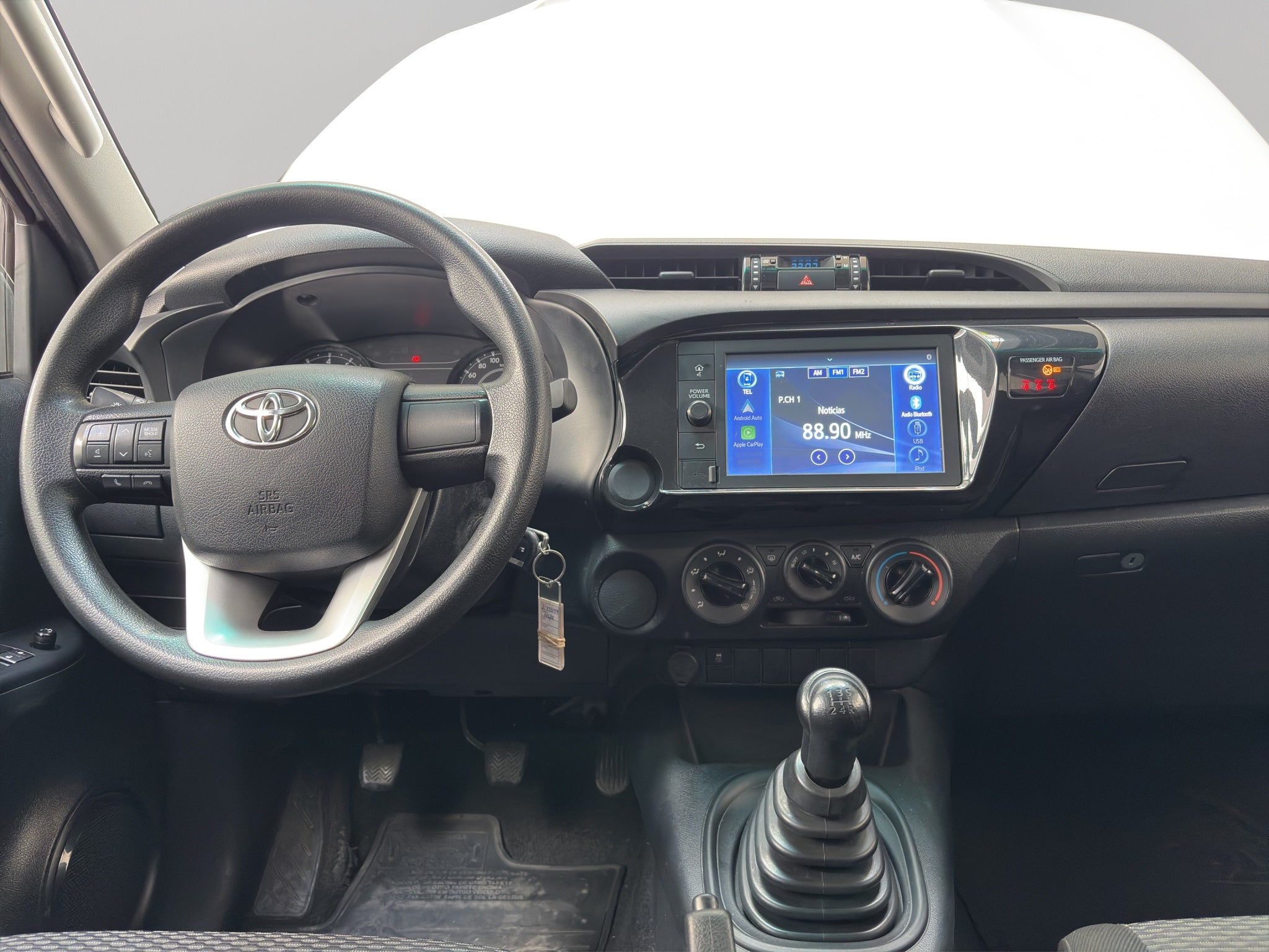 2023 Toyota Comerciales Hilux Pick-Up 4 pts. SR, Doble Cab., TM5, a/ac., VE, RA-17