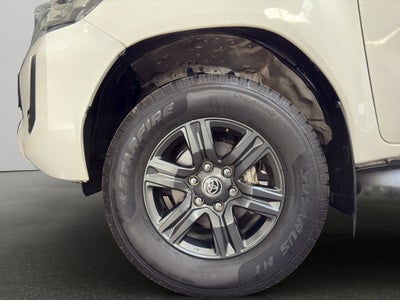 2023 Toyota Comerciales Hilux Pick-Up 4 pts. SR, Doble Cab., TM5, a/ac., VE, RA-17