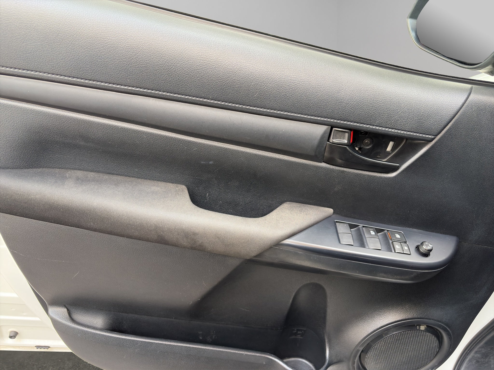 2023 Toyota Comerciales Hilux Pick-Up 4 pts. SR, Doble Cab., TM5, a/ac., VE, RA-17