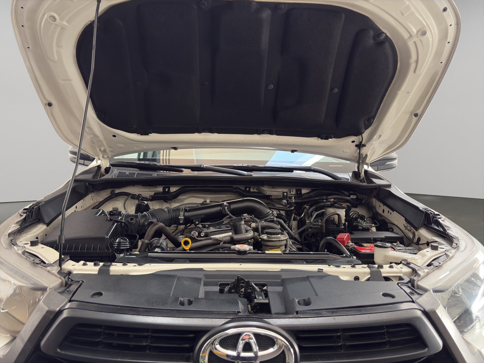 2023 Toyota Comerciales Hilux Pick-Up 4 pts. SR, Doble Cab., TM5, a/ac., VE, RA-17