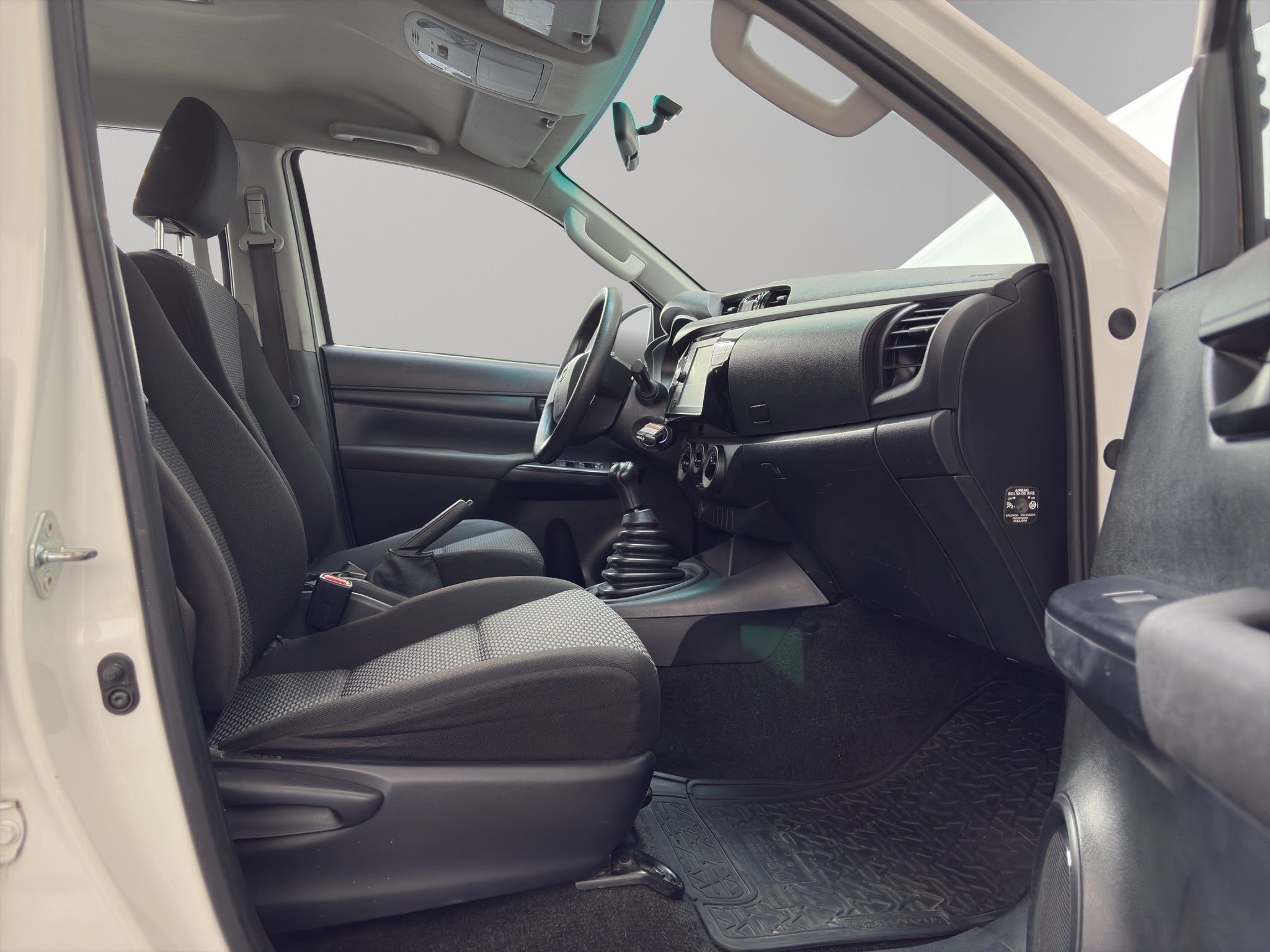 2023 Toyota Comerciales Hilux Pick-Up 4 pts. SR, Doble Cab., TM5, a/ac., VE, RA-17