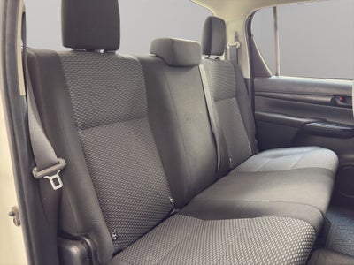 2023 Toyota Comerciales Hilux Pick-Up 4 pts. SR, Doble Cab., TM5, a/ac., VE, RA-17